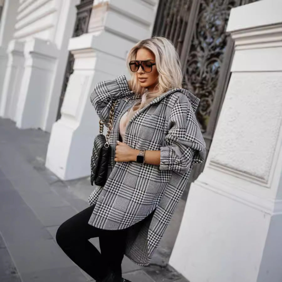 Nuevo abrigo holgado a cuadros con capucha a la moda