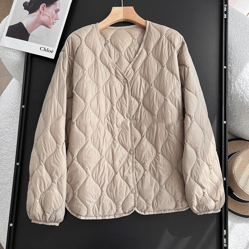 Chaqueta de plumón con cuello en V y rombos cálidos. Ropa interior.