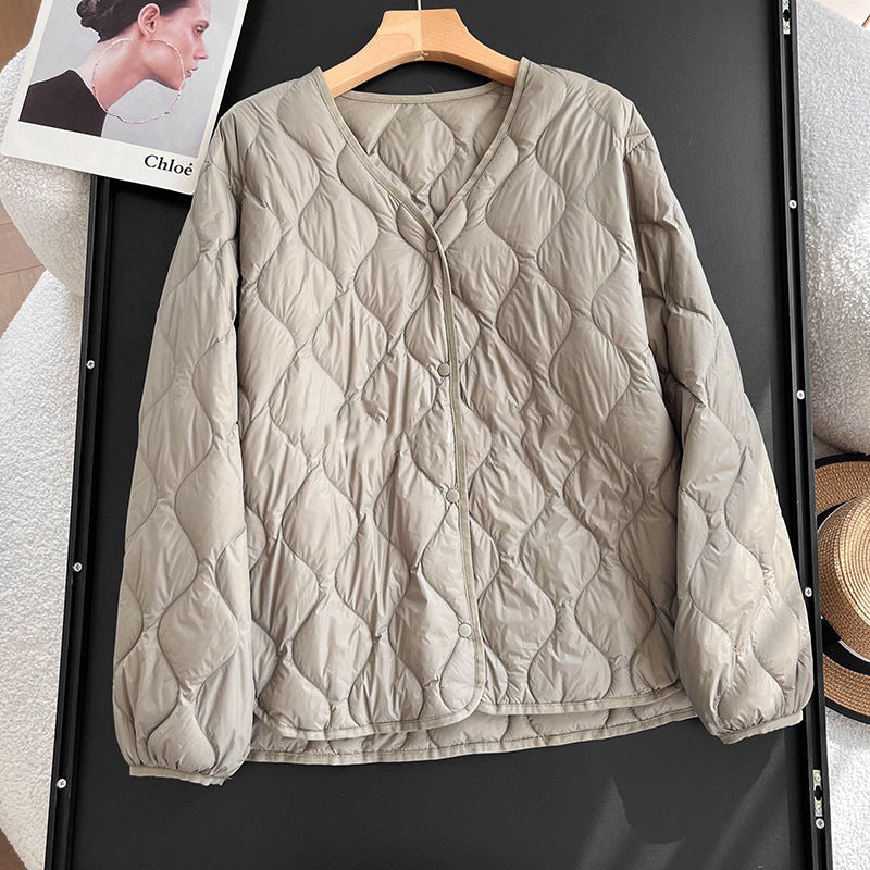 Chaqueta de plumón con cuello en V y rombos cálidos. Ropa interior.