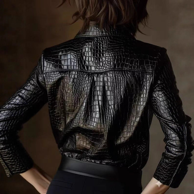 Top de manga larga con serpentina brillante de cuero sintético para mujer